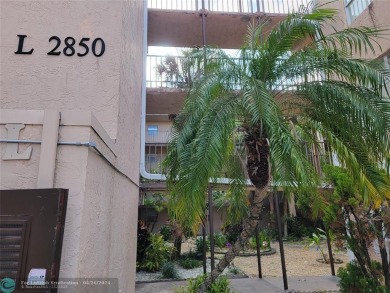 Beach Condo For Sale in Lauderdale Lakes, Florida