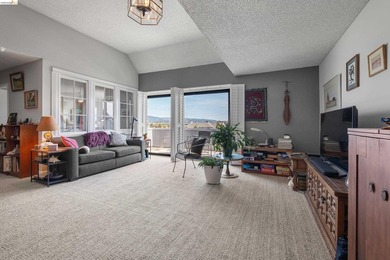 Beach Condo For Sale in Oakland, California