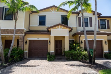 Beach Townhome/Townhouse For Sale in Davie, Florida