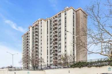 Condo For Sale in Highlands image photo picture