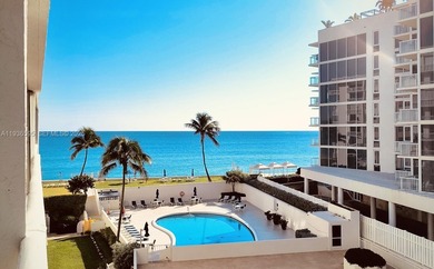 Beach Condo For Sale in South Palm Beach, Florida