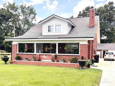 Beach Home For Sale in Robertsdale, Alabama