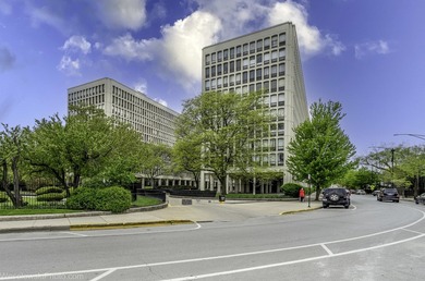 Beach Condo For Sale in Chicago, Illinois