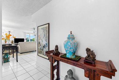 Beach Condo For Sale in South Palm Beach, Florida