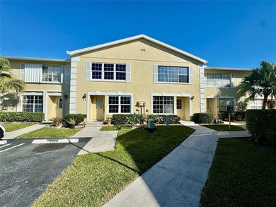 Beach Townhome/Townhouse For Sale in Greenacres, Florida