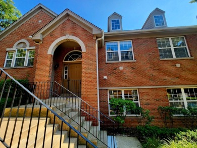 Beach Townhome/Townhouse For Sale in Skokie, Illinois