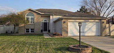 Beach Home For Sale in Chesterton, Indiana