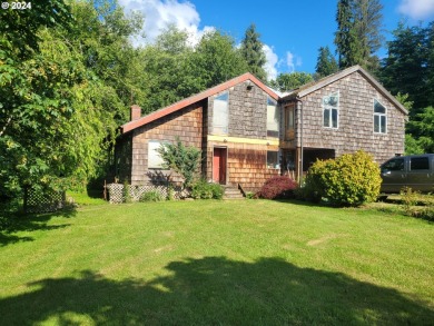 Beach Home For Sale in Seaside, Oregon