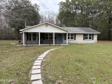 Beach Home Sale Pending in Moss Point, Mississippi