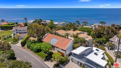 Beach Home For Sale in Malibu, California