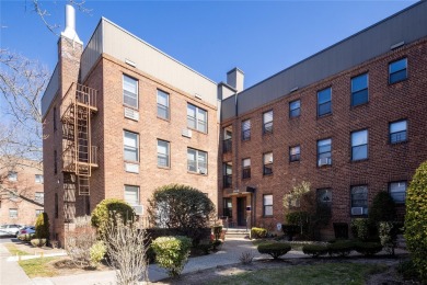 Beach Home Sale Pending in Bayside, New York