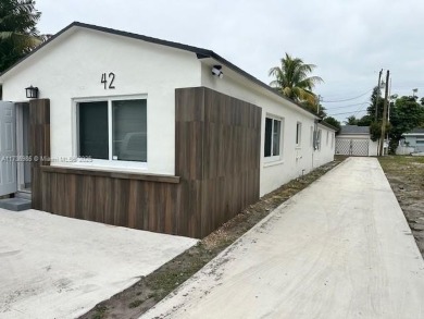 Beach Townhome/Townhouse For Sale in Dania, Florida