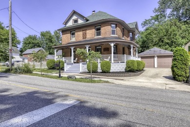 Beach Home For Sale in Michigan City, Indiana