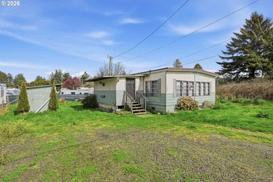 Beach Home For Sale in Coos Bay, Oregon