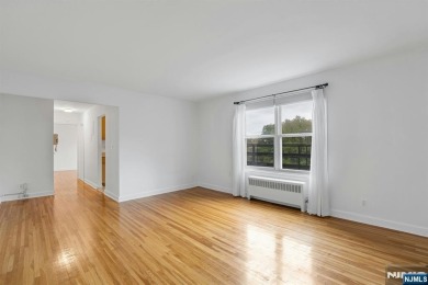 Beach Condo For Sale in Fort Lee, New Jersey