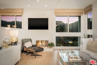 Beach Condo For Sale in Pacific Palisades, California