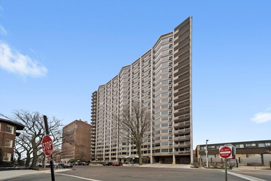 Beach Condo For Sale in Chicago, Illinois