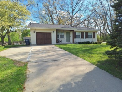 Beach Home For Sale in Lake Bluff, Illinois