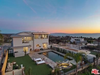 Beach Home For Sale in Pacific Palisades, California