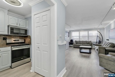 Beach Home For Sale in Fort Lee, New Jersey