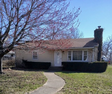 Beach Home Sale Pending in Winthrop Harbor, Illinois