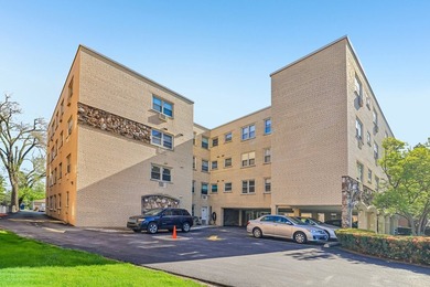 Beach Condo For Sale in Skokie, Illinois