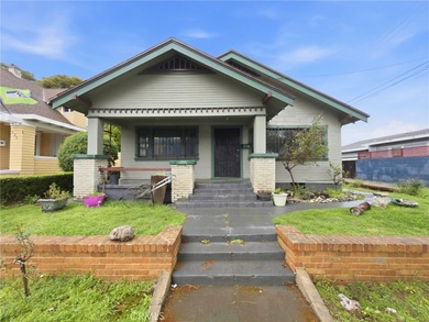 Beach Home Active Under Contract in Long Beach, California