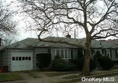 Beach Home For Sale in Long Beach, New York