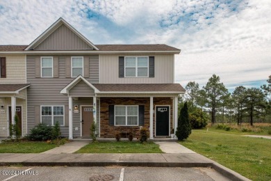 Beach Townhome/Townhouse Sale Pending in Sneads Ferry, North Carolina