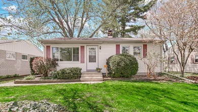 Beach Home Active Under Contract in Chesterton, Indiana