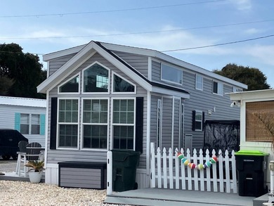 Beach Home For Sale in Indian Beach, North Carolina