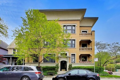 Beach Condo Active Under Contract in Chicago, Illinois