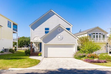Beach Home For Sale in Pine Knoll Shores, North Carolina