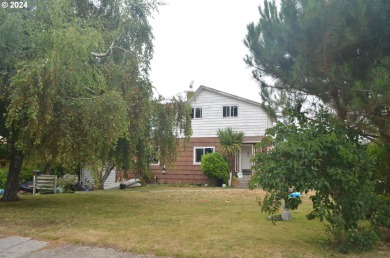 Beach Home For Sale in Seaside, Oregon