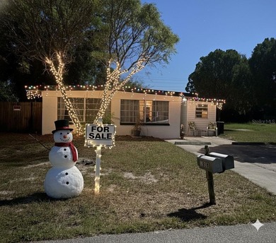 Beach Townhome/Townhouse For Sale in Holiday, Florida