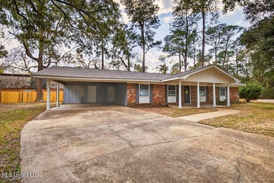 Beach Home For Sale in Ocean Springs, Mississippi