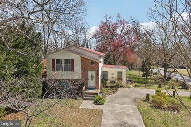 Beach Home For Sale in Pasadena, Maryland