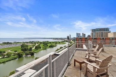 Beach Condo For Sale in Milwaukee, Wisconsin