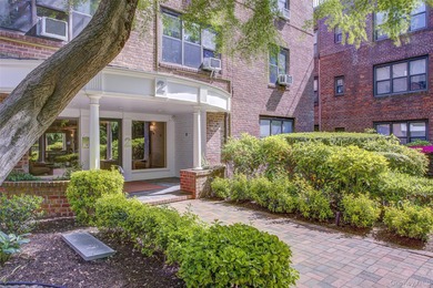 Beach Home Sale Pending in Great Neck, New York