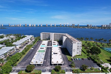 Beach Condo For Sale in Lake Park, Florida