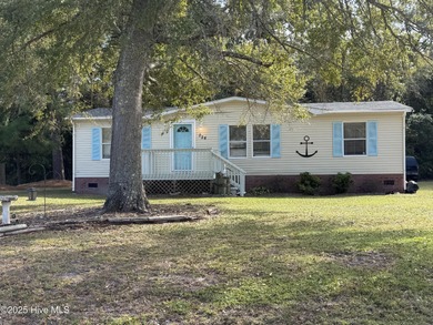 Beach Home Active Under Contract in Sneads Ferry, North Carolina