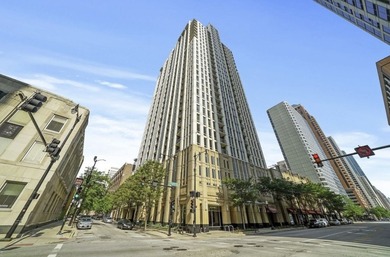 Beach Condo Active Under Contract in Chicago, Illinois