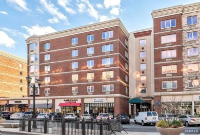 Beach Condo For Sale in Edgewater, New Jersey