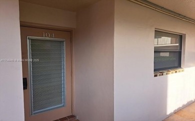 Beach Condo Sale Pending in Sunrise, Florida