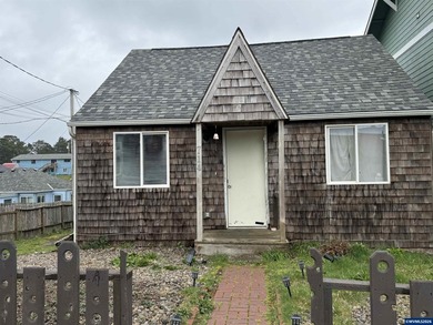Beach Home For Sale in Newport, Oregon