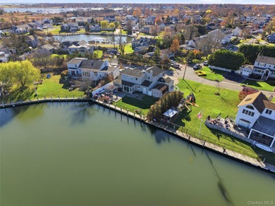 Beach Home For Sale in Oakdale, New York