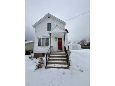 Beach Home Active Under Contract in Alpena, Michigan