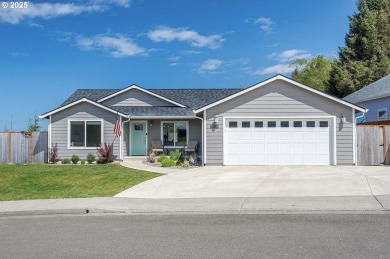 Beach Home For Sale in Coos Bay, Oregon