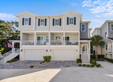 Beach Townhome/Townhouse For Sale in Dunedin, Florida