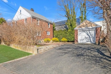 Beach Home For Sale in Port Washington, New York